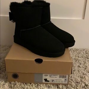 New in Box UGG Mini Brigette Bow Black Boots 7